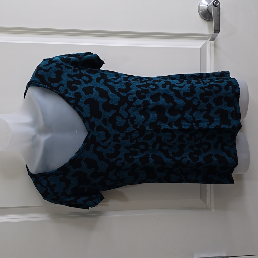 Mossimo Supply Company Black and Blue Print Top Size Small‎